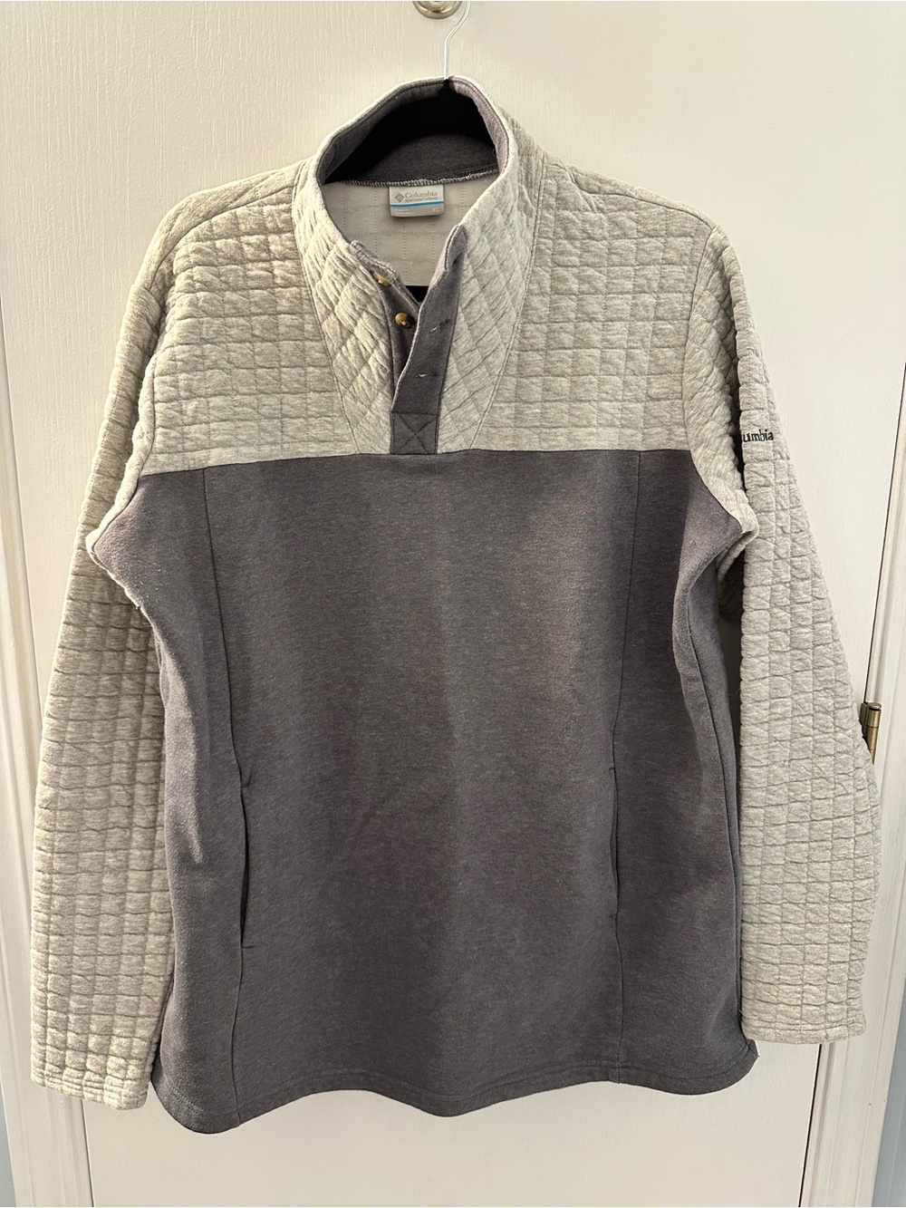 Columbia women’s sweatshirt with funnel neck
